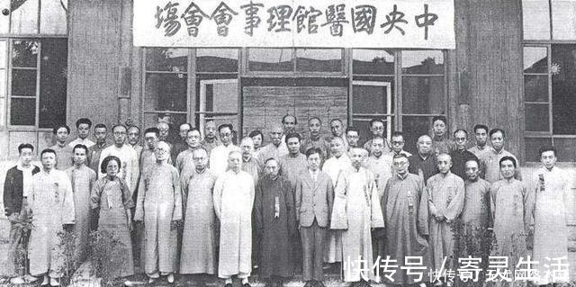 中国医学史#民国神医陈登铠,去世后被百姓尊为“医神”,至今依旧香火不断