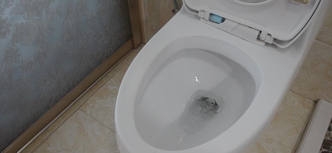 花露水倒进洗衣液里太实用了, 可惜很多人还不知道, 学会受用一生