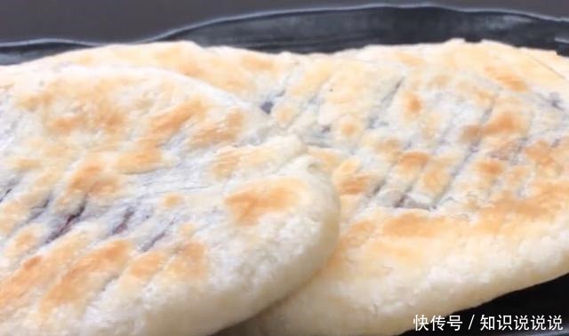 教你自己在家做的烧饼,比包子简单,比馅饼好吃,咬一口酥的掉渣