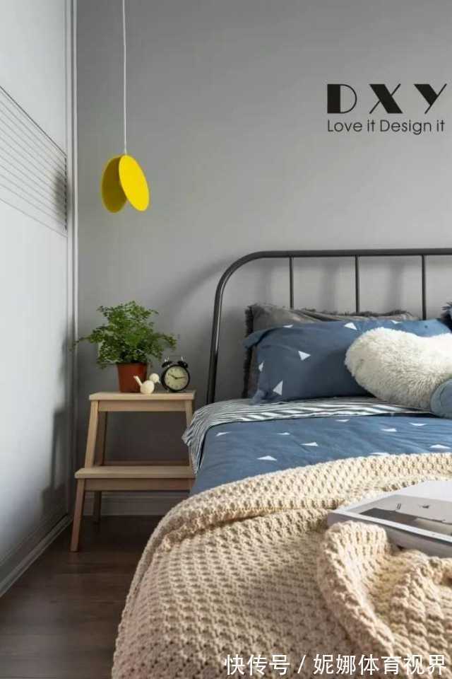 床头柜|卧室放床头柜太土了，现在床边流行这8种设计，实用又美观