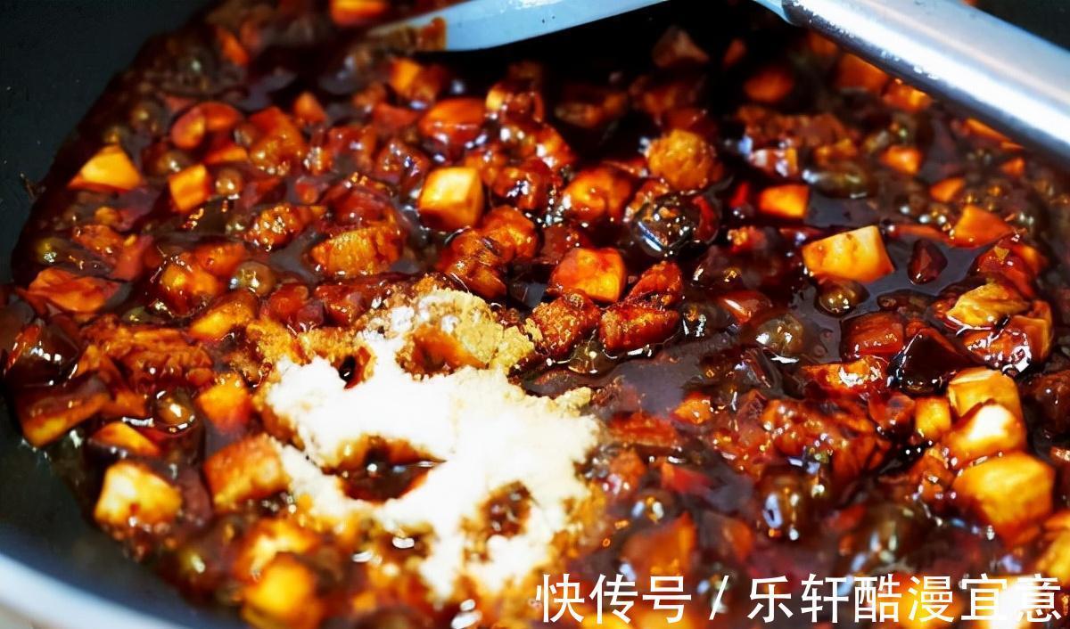 分享正宗的香菇肉丁酱做法，拌面拌饭都不错，味道确实香