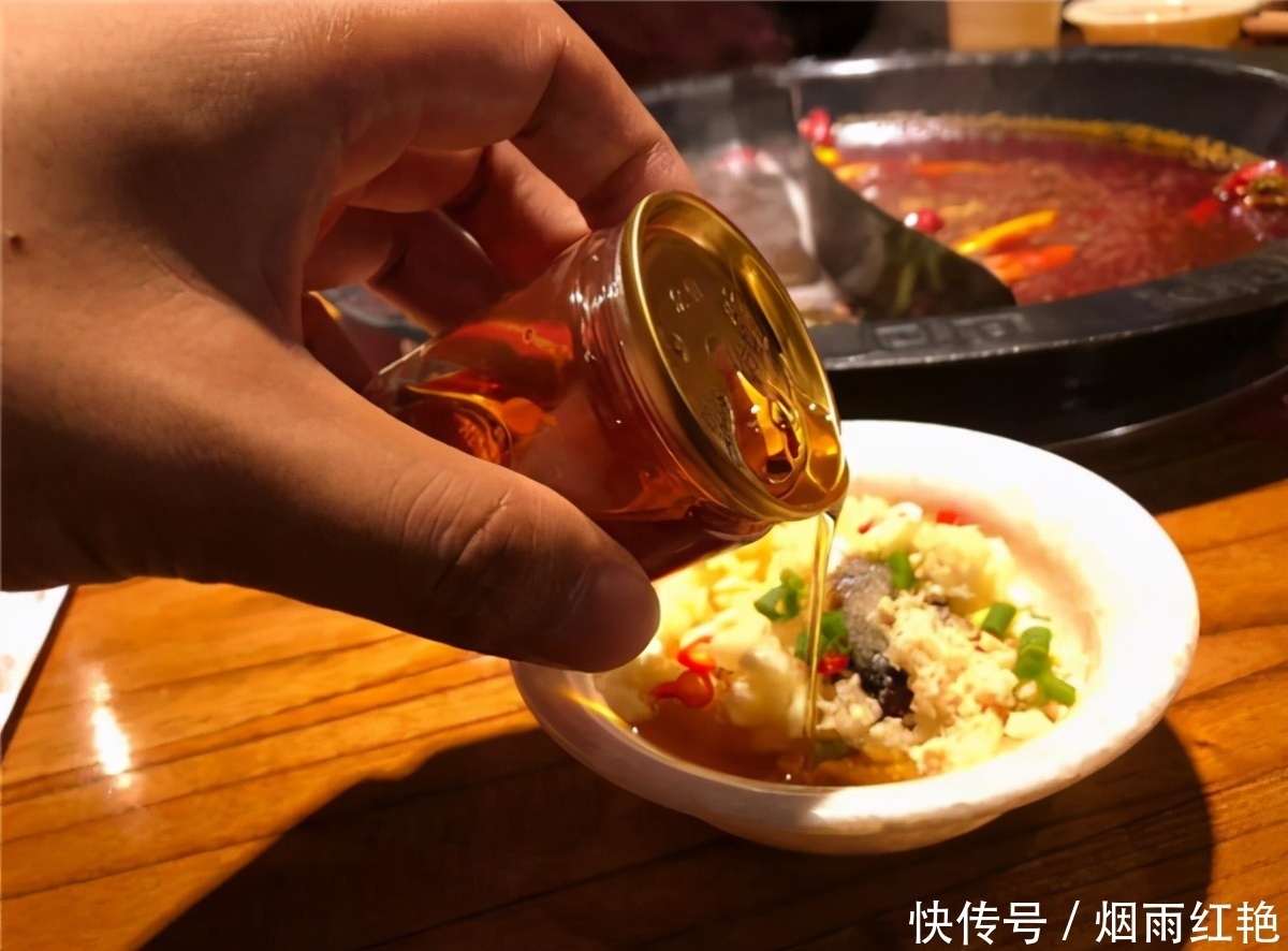 北方人VS南方人的火锅蘸料,虽然吃的是同一个锅,却是两种味道