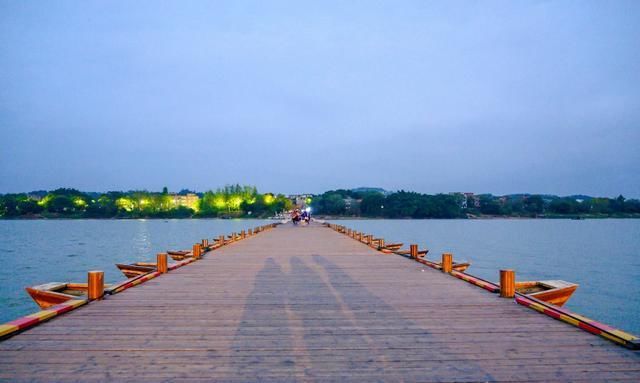 浮桥|赣州旅游必打卡的景点，800多年历史的古浮桥，堪称“赣州一绝”