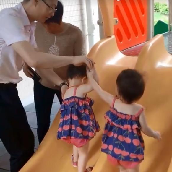 姐妹|双胞胎姐妹从小分开抚养,3年后妹妹回来,姐姐你别待在我家