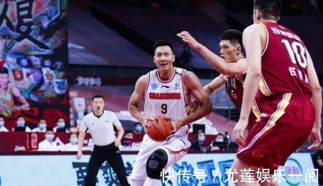 四強(qiáng)爭(zhēng)霸|CBA下賽季“四強(qiáng)爭(zhēng)霸”將不復(fù)存在！兩豪強(qiáng)都有短板，已無力爭(zhēng)冠！