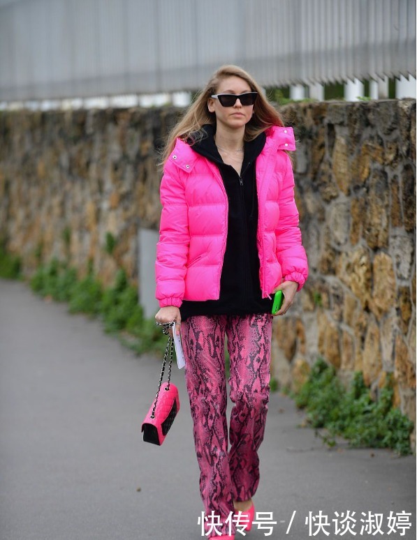 年龄|冬季外套不用买太多,准备短款羽绒服就够了,不挑年龄还时尚