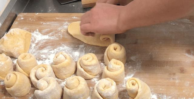  做法|红薯别再蒸和煮了，教你个简单新做法，好吃的停不下嘴，太香了！