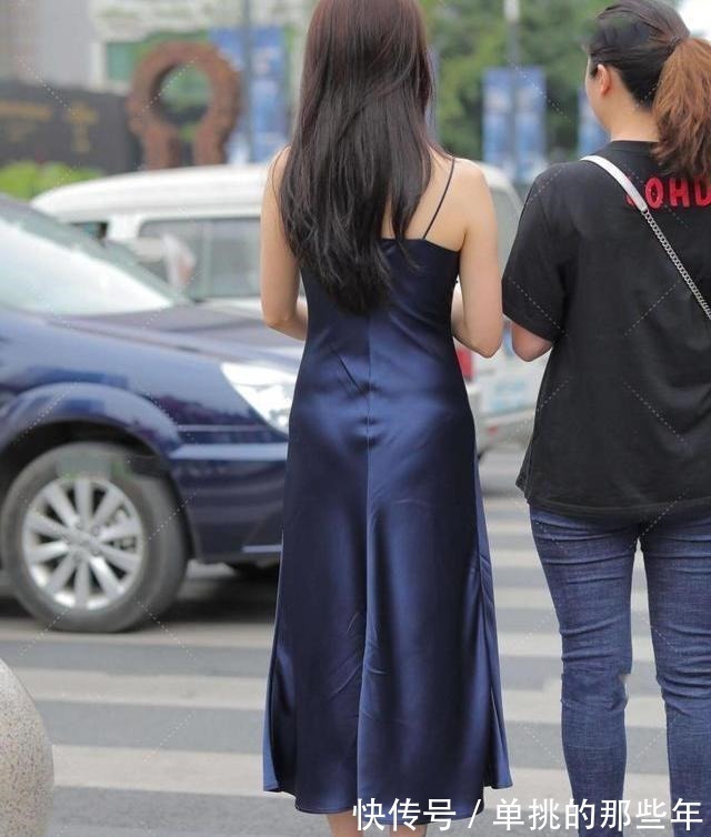 丝绸 高质感的深蓝色真丝裙子,凸显出强大的气场!