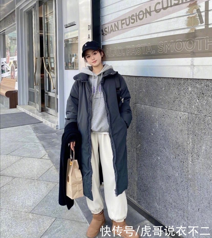 羽绒服太臃肿普通？掌握这3种搭配方式，轻松减龄又时尚
