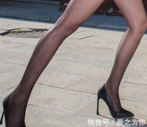 身姿 简约尖头细脚高跟鞋配上丝袜,尽显女人曼妙身姿,好看迷人又性感!