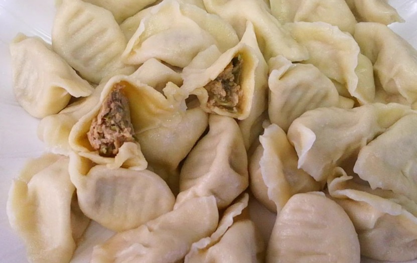 入秋后，多用茄子包饺子，比韭菜馅还鲜香，好吃营养高，快试试