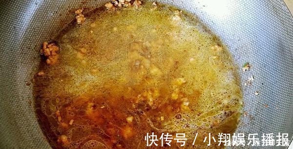 泡发粉条别只知道傻傻用水，大厨教你一招，5分钟快速泡软还筋道