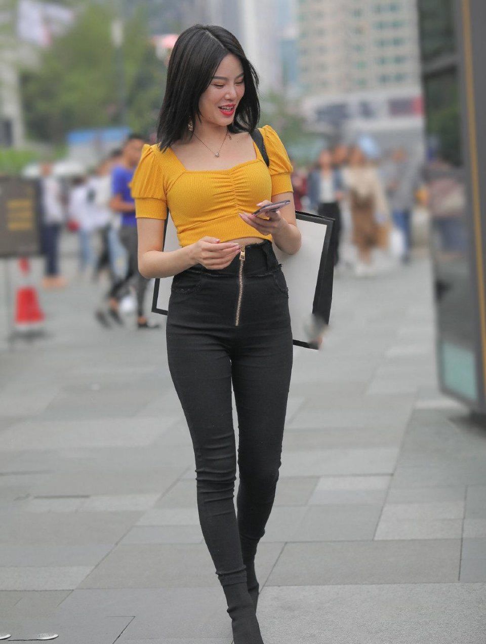 姐姐的高级感让人有距离感，忍不住想多看两眼