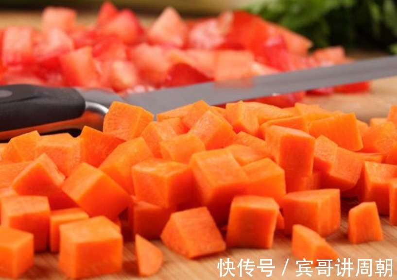 胡萝卜小米粥|胡萝卜配此物一起煮,胃舒服了,大肚子平了,视力也越来越好!