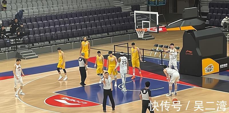 孙铭徽|郭艾伦韩德君缺阵!辽宁男篮热身赛1分险胜广厦,奥卡福首秀11分