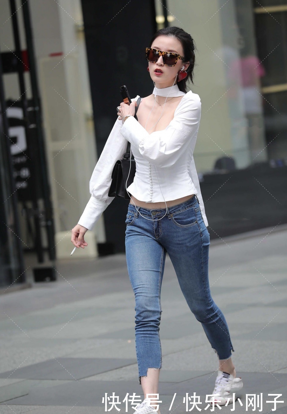 上衣|想这样完美的女孩儿？应该不缺男朋友吧，不然走路为什么这么自信