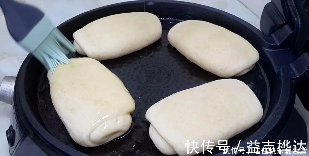 面粉别蒸馒头了,加2个鸡蛋,个个蓬松暄软,比面包简单好吃