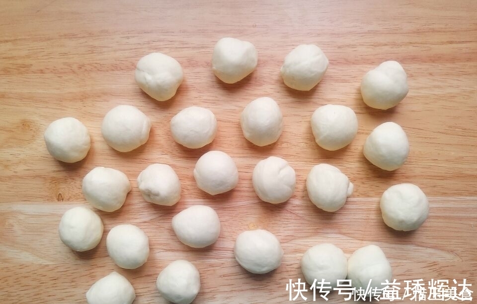 火腿肠|莴笋新吃法,皮薄馅足,清淡鲜香,吃再多也不腻,比炒的香多了