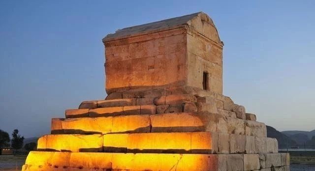 将军|色诺芬:这个古希腊的历史学家,居然曾经是一个带兵的将军