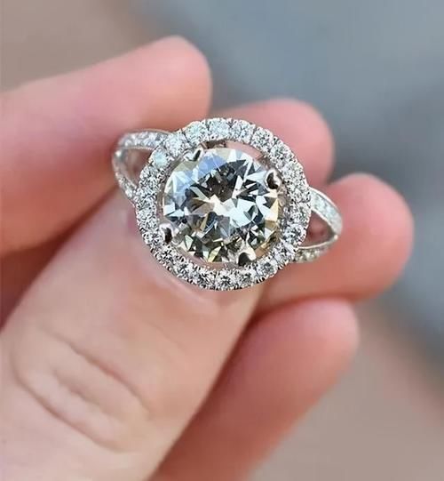 买不起不能看吗?看完人家的订婚戒指,偷偷哭了一个晚上