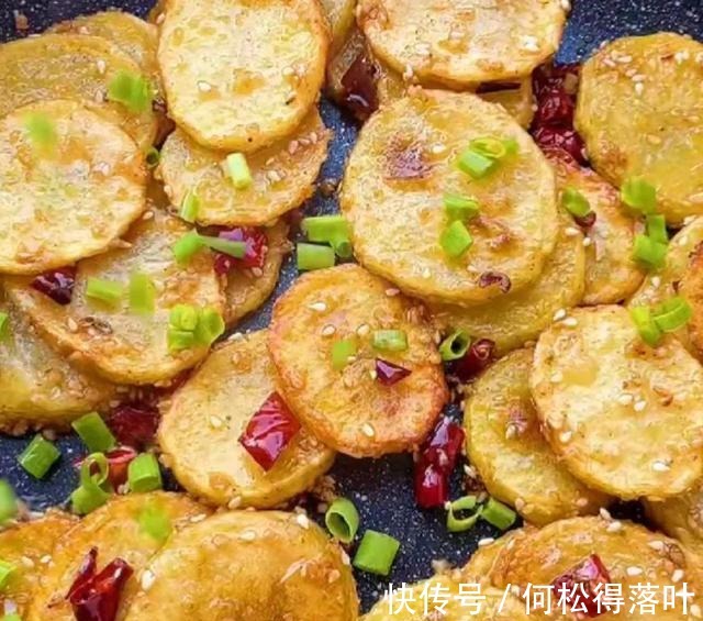 干煸土豆片|干煸土豆片，不用加水，做一锅不够吃！