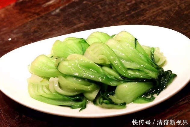  青菜|炒青菜时，别只会下锅爆炒，需牢记3个窍门，青菜炒好更翠绿更香