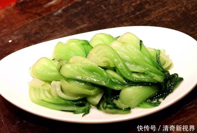 青菜|炒青菜时,别只会下锅爆炒,需牢记3个窍门,青菜炒好更翠绿更香