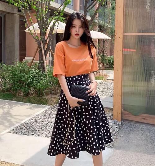 波点怎么穿都不会觉得腻！以下搭配优雅时尚，照搬还简单