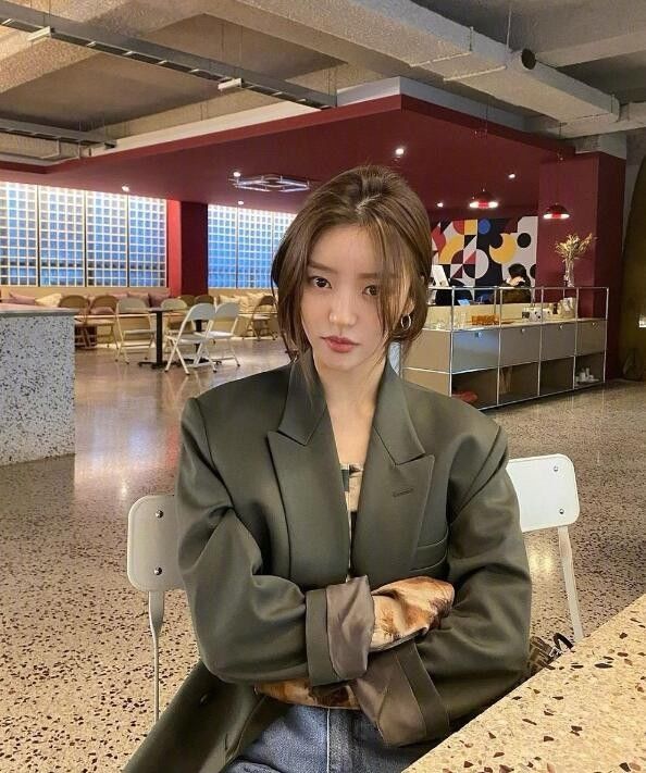 甜酷|韩国穿搭博主洪智允的甜酷自在穿搭 从头到脚都有自己独特的风格