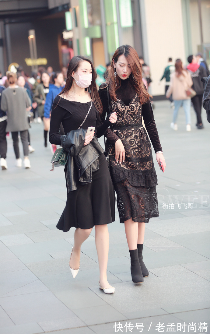 小西装|街拍,休闲小西装搭配黑色小皮裙,穿出恰到好处的女人味!