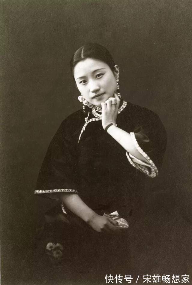 张嘉铸$徐志摩死后,陆小曼的存折连续18年每月打进300元,谁在供养她