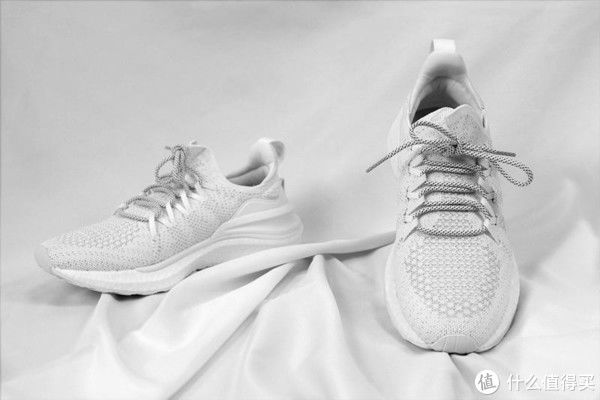 后跟 笔点酷玩 篇四百六十一：平价耐穿又好看，小米运动鞋4升级版：日常元素运动生活鞋4繁星版体验