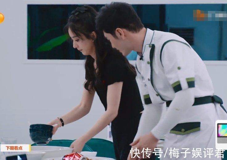 下期《中餐厅5》未播先火,赵丽颖回归,帮着干活没把自己当外人