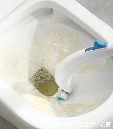 闺蜜从不刷马桶，却不见黄渍和异味，偷学后发现用3招就能搞定！