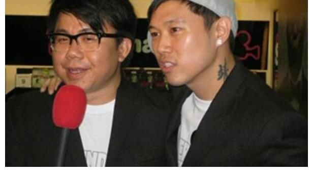 好聲音|歐陽靖和好聲音導(dǎo)師陳奐仁的親密合照