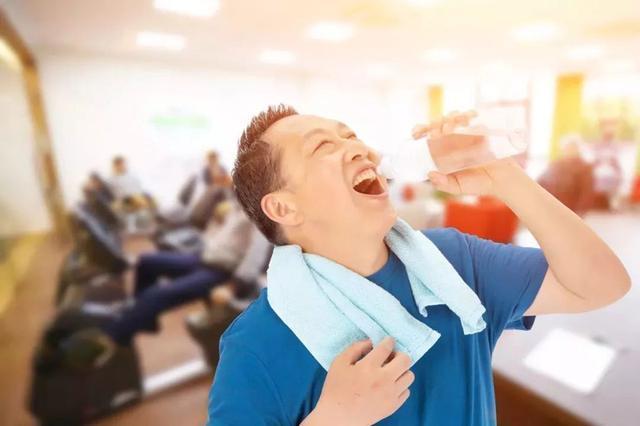 运动|运动后大量出汗喝什么？功能型饮料还是淡盐水