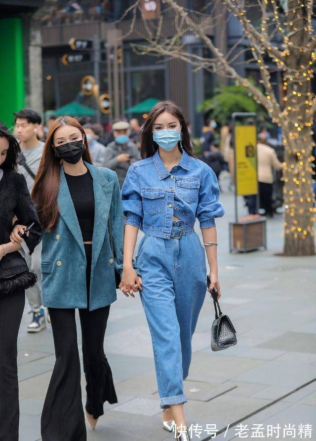 魅力 高跟鞋的魅力在于,搭配起来可优雅可甜心,一双长腿尽显身材比例