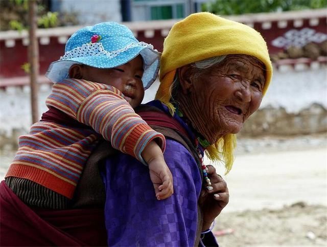 老人|“隔代亲”能偏心到什么程度?网友:我家2岁闺女资产比我还多