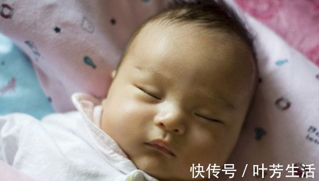 发育|孩子在3个月前,这3种“睡姿”尽量要避开,可能会损伤孩子发育
