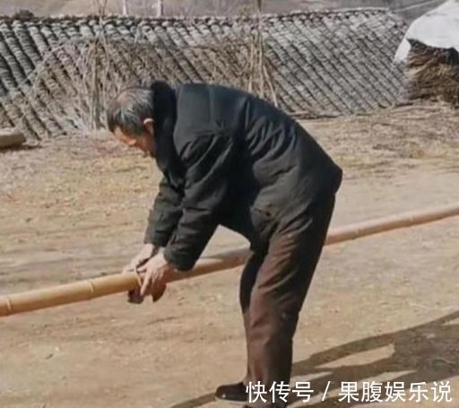 下肢|爷爷给孙子自制学步机,宝宝用得很开心,网友却笑了