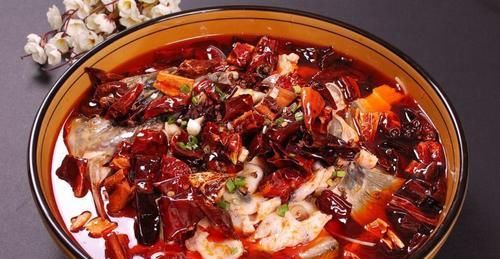 聚餐选择经典菜，水煮鱼、水煮肉片、毛血旺，你喜欢哪一个