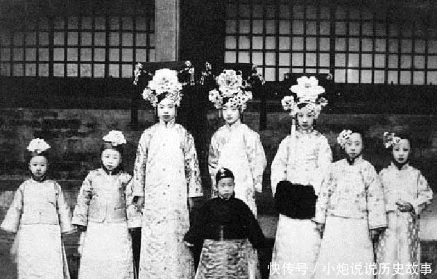 清朝|清朝老照片,那时候的贵族是这样的,也有长得很好看的!