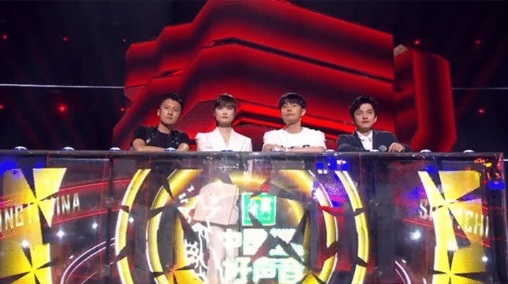 《中国好声音》发布会,李宇春稳站C位,李健拒绝换位置