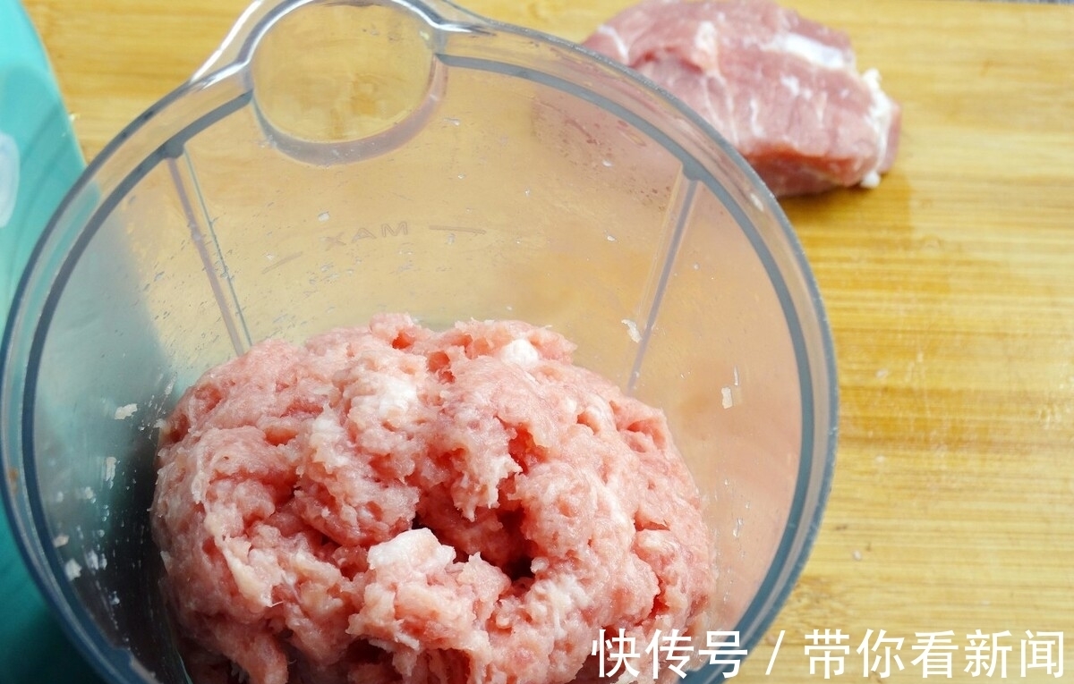 丸子|炸丸子，记住不要放面粉和淀粉，教你正确方法，外酥里嫩又弹牙