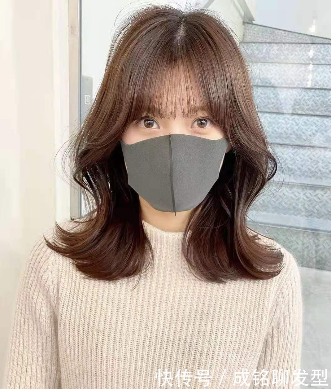 刘海|2021最火的“鱼尾烫”锁骨发，适合圆脸方脸女士，简约时尚又高级