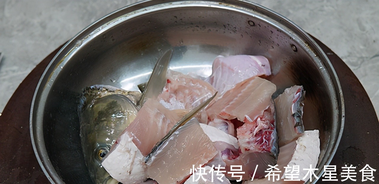 川味水煮鱼怎么做才好吃，分享详细制作步骤，肉质鲜嫩，不腥不碎！