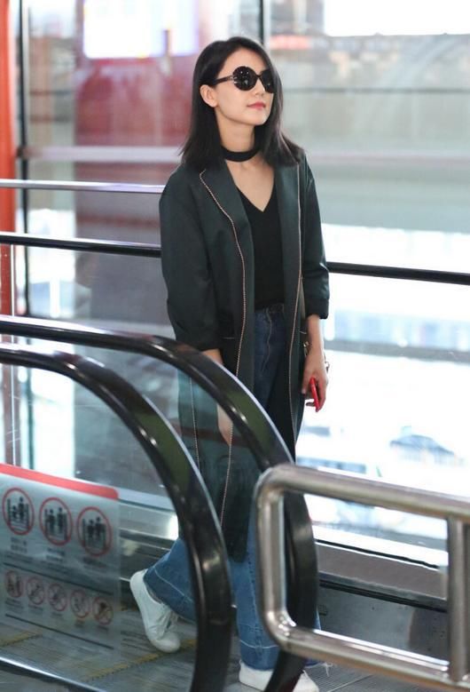 穿出高级|高圆圆真是天生丽质！“睡袍”也穿出时尚感，慵懒简约不失女人味