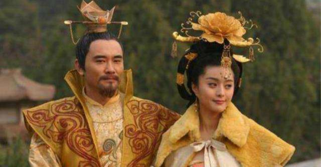 贫穷|皇帝龙袍为了不褪色,一直不洗,不会有馊味吗贫穷限制了想象