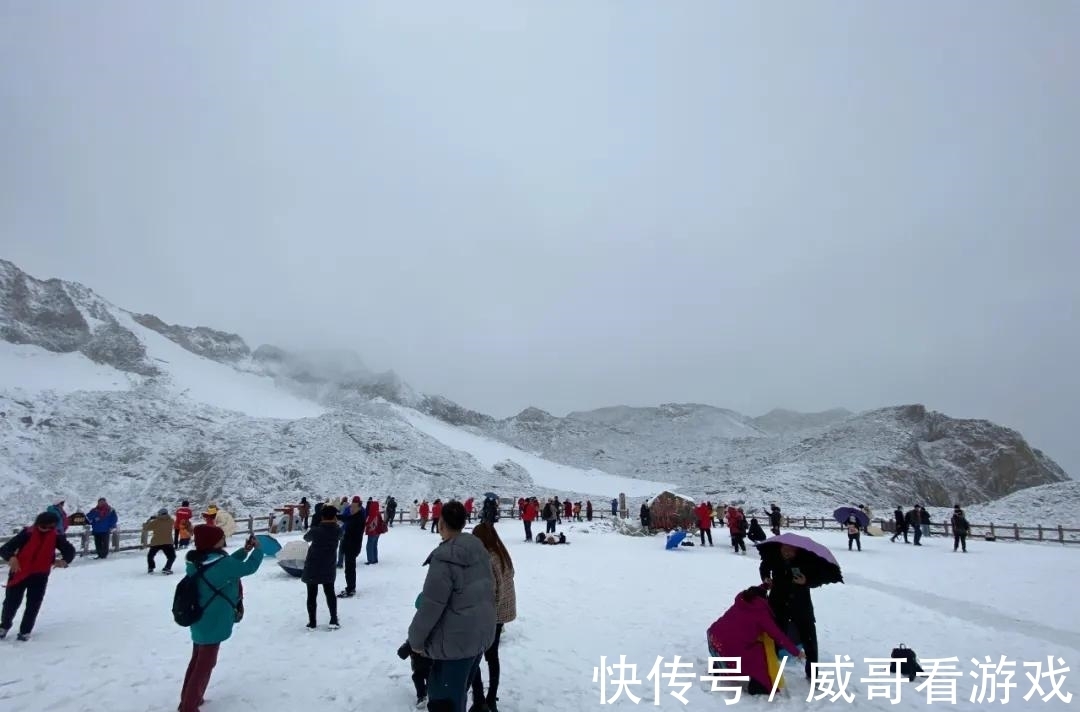 管制|今日，达古冰川下雪啦！雪+彩林=最美秋天！