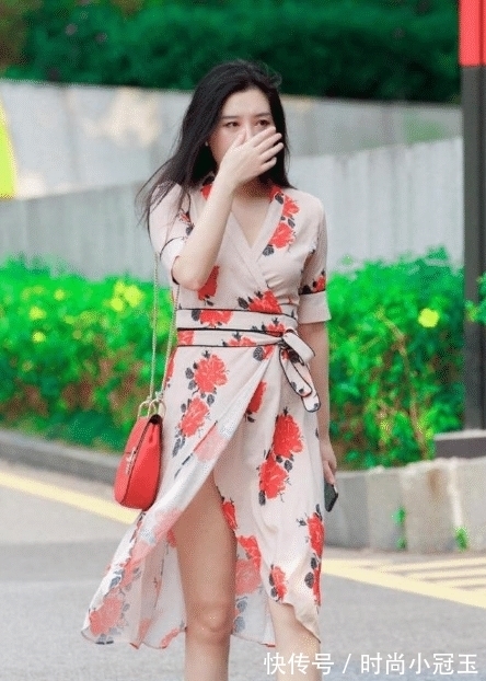 收腰 收腰开叉连衣裙,精致大方,更显美丽芳华